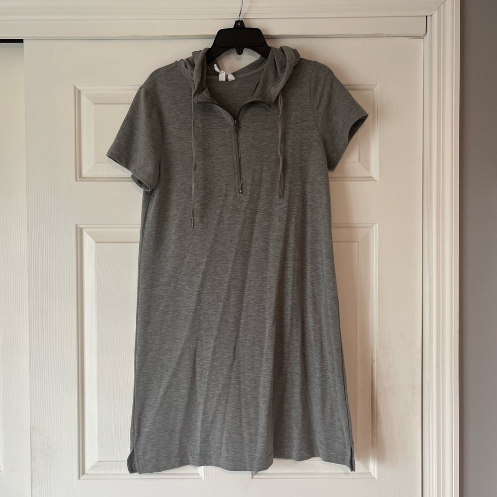 Gray hooded dress - Picture 2 of 5